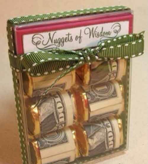 گذاشتن پول داخل باکس شکلات